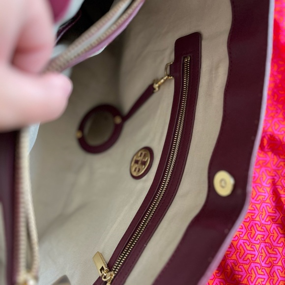 Tory Burch perfect burgundy bag - Picture 4 of 10